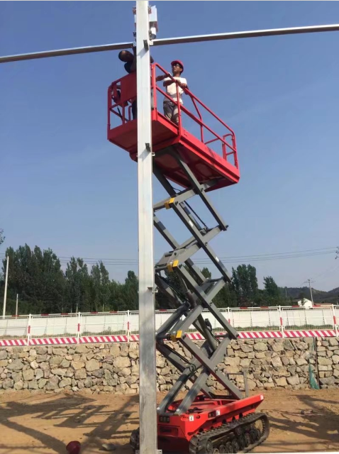 Feedback of Crawler type scissor lift used in farm